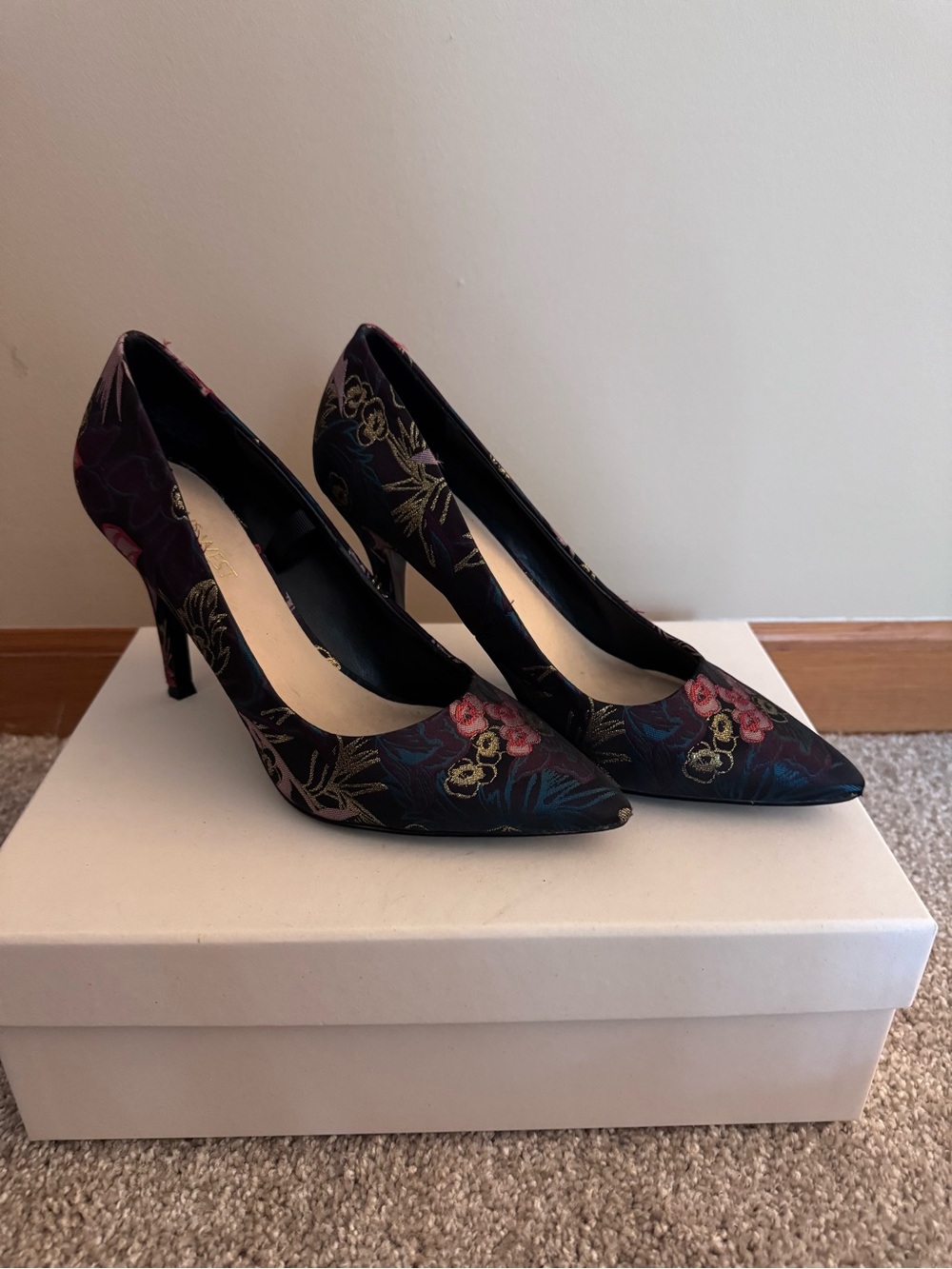 Nine West Black Floral Pointed-Toe Pumps